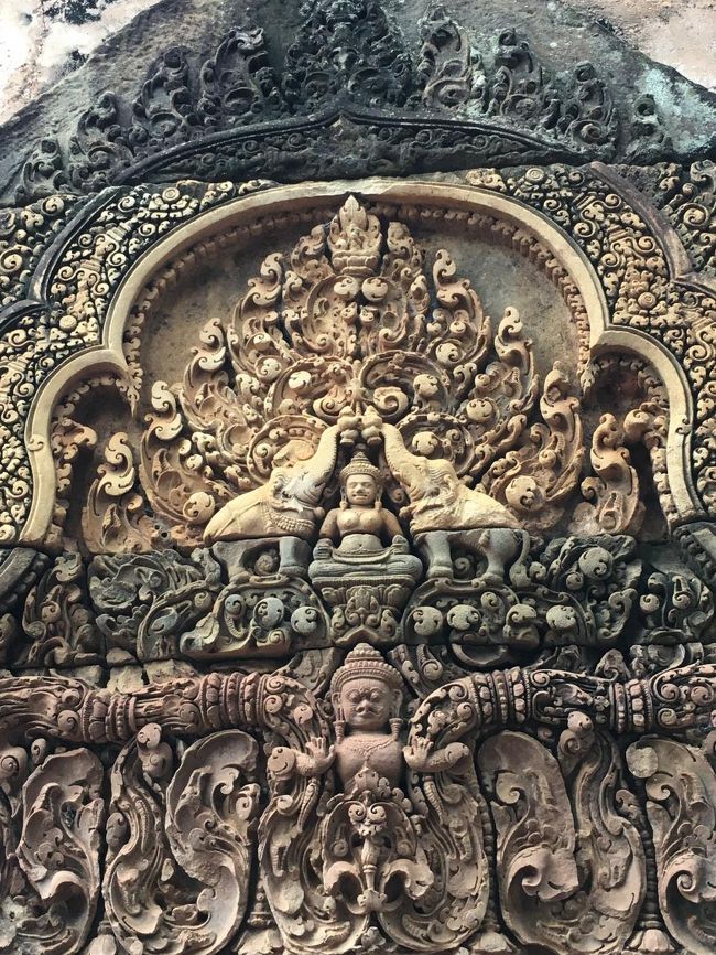 像が2匹。神様を挟んでいます