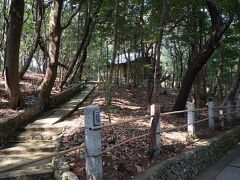吉田山を登りカフェ茂庵を目指します。