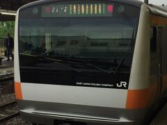 高麗川駅に到着しました。
川越まで直通する列車も多いですが、乗車した列車は高麗川駅までしか行きません。
理由は、中央快速線のE233系の乗り入れは高麗川駅までだからです。

ちなみに、乗ってきた車両は折り返し青梅特快として東京に向かいます。
始発が青梅線の駅ではないのに青梅特快と名乗るのは多少違和感があります(^^;)