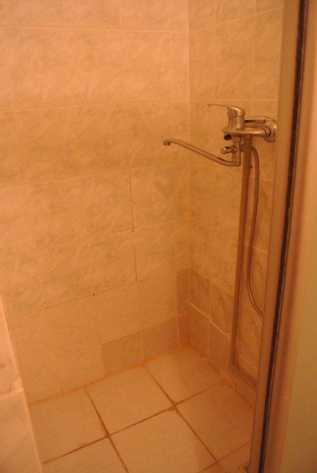 設備は古いが、お湯はちゃんと出ました。