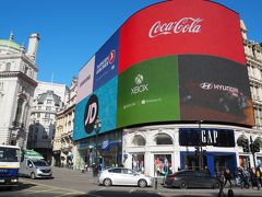 ロンドンの繁華街、ピカデリーサーカスに移動。
早朝なので人も少なめ。
ここに向かう途中に乗った電車が通勤ラッシュで激混み。
観光客がうろちょろして、邪魔でしたね。
ごめんなさい。