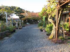 「真田庵」
http://www.kudoyama-kanko.jp/midokoro/spot01.html

徳川家康から九度山に蟄居を命ぜられた真田親子が、住んでいた場所だそうです。その後お寺に建て替えられたそうです。

