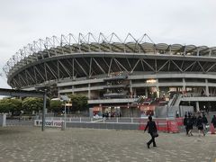 18：00。とうとう到着、鹿島サッカースタジアム！

夕食は、ビールと定番の煮込みにカツサンド。
