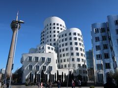 MedienHafen（メディエンハーフェン）

比較的新しめの観光スポットで、ライン川の港だった地区を再開発したそうです。