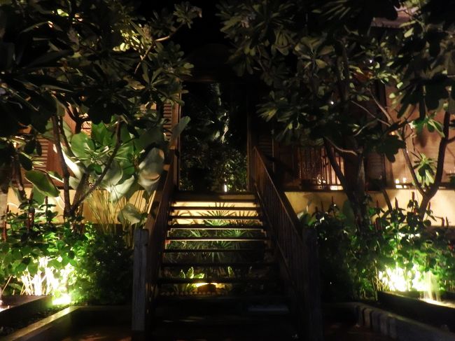 ホテルにつきまして！今夜も綺麗にライトアップされています。