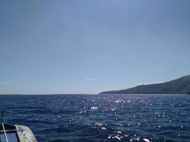 気を取り直して再出発。結構先が長い。そして暑い！！