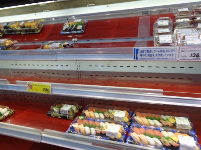 棚の空が目立つ