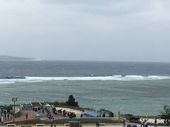 美ら海水族館にやってきました、途中許田の道の駅でファミリーチケットを購入し3950円