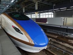 金沢駅停車中のつるぎ７１０号
北陸新幹線開が金沢延伸まではサンダーバード１本で富山まで行けたのに
乗り換える手間が増え不便になりました。