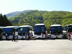 会場到着！

観光バスがずらり、きっと中も混んでるんだろうな、覚悟して行こ！