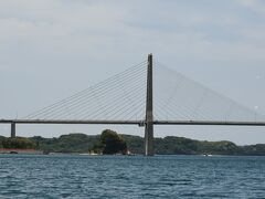 まずは加部島に渡る呼子大橋を眺めながら・・・