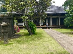 谷中七福神・毘沙門天の天王寺。
彰義隊に味方したため、明治政府に寺の土地の大半が没収された。それが現在の谷中霊園。