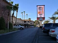 Super8&Ellis Island Hotel Las Vegas

ベラッジオから歩いて10分だし、
隣にセブンイレブンがあるので便利！
もちろん駐車場も無料。
