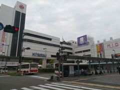 JR和歌山駅まで散策。
10分ぐらいで到着です。
近鉄百貨店があり、南海の駅前よりは
にぎわいがあります。