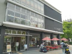 表通りに戻ってくると、
和歌山市観光土産品センターがありました。
２階は「わかやま歴史館」になっています。
和歌山ゆかりの著名人の紹介などがあります。
展示はあまり豊富でないので、サクッと見て終了！