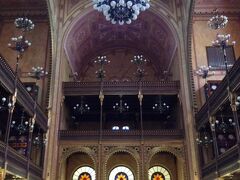 ドハーニのシナゴークはユダヤ教の改革派の教会としてキリスト教やイスラム教の教会とは趣が違った。
