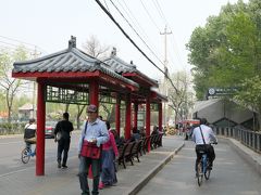 「三元橋」で地下鉄10号線に乗換え、さらに4号線に乗り継いで、13：40頃「北宮門」という駅に到着した。