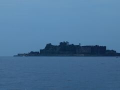 軍艦島（端島）

見えてきた。

