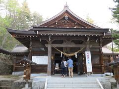 那須温泉神社

「おんせんじんじゃ」ではなく「ゆぜんじんじゃ」と読むのだそうだ。
観光地の神社と侮っていたが、なかなかの風格。