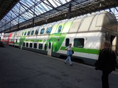 フィンランド航空で到着後、空港バスで中央駅へ
日中は通勤列車が多いが、北極圏行の夜行列車があるので、いつかこれに乗りたい