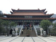 大仏の眼下にあるPo Lin Monastery