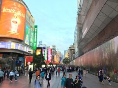 南京路まで戻ってきた。

このあと、昨晩知り合った山口さんと合流し夕飯を食い

二軒目はアイリッシュパブ、でフィニッシュ

万歩計26000歩


４日目に続く