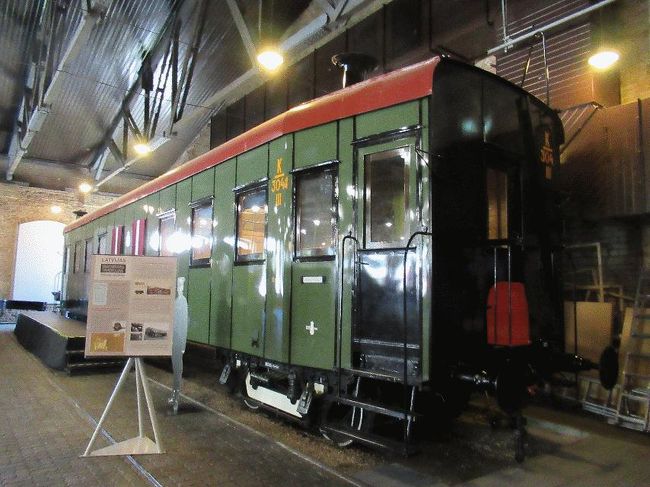 　屋外展示は受付をスルーして見ることができるため、入場料（3.50ユーロ）を払わなくても行けそうであるが、ケチなことは言わずに支払って屋内展示から見始めた。想像通り屋内展示は大した内容ではなかったが、鉄道博物館があるだけで嬉しいともいえる。<br /><br />＠展示の例