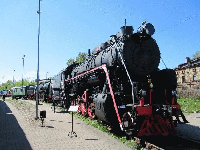 　そそくさと見終えてから、屋外展示の車両群を見に行った。説明文は読めない（理解できない）が、モノを見ればなんとなく理解できる。<br /><br />＠屋外展示の一例