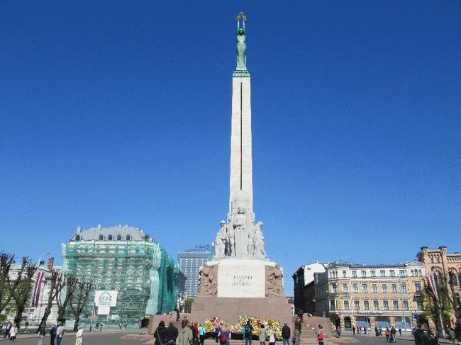 　鉄道博物館を見終えてからは、川を渡って旧市街を「おのぼりさん」観光である。これまでの例に倣い、おのぼりさん的な写真も1枚掲載したい。<br /><br />＠快晴