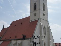 聖マルティン大聖堂。1563～1830年までハンガリー王の戴冠式が行われていたところでもある。塔の高さは85ｍ。ブラチスラバで最も古い教会だとか。