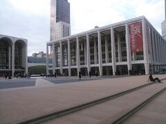 またまた地図無しで記憶を頼りに。。。
Madison SQ Park からは地下鉄に乗ります。

キター!!リンカーンセンター。