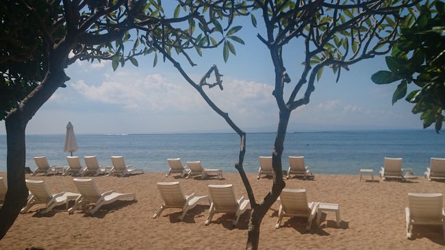 Ｊ太です。今回初めてのバリ島１０日間ですが、<br />落ち着いたリゾート地サヌールに泊まり<br />ラフティング（コース変更中）<br />ウルワトゥ寺院＆ケチャダンス<br />レンボンガン島（バイクでウロウロ）<br />パダンバイでシュノーケリング<br />デンパサールで内緒で男のロマン（エロくないよ）<br />リーズナブルSPAなどなど<br />ノンストップで遊び倒しました。<br />そして今日クタビーチにも来れて良かった・・・<br /><br />毎日、朝からビンタンビール＆ローカル飯　<br />バ・リ・島<br />まうまう夫婦がドツボにはまっている理由が、<br />なんか・・・少しわかったような気がする。<br />(=_=)<br /><br />