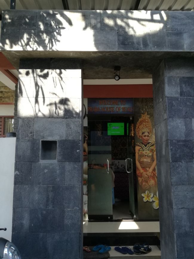 「るるぶバリ島」にも掲載されています。<br />やっぱり気持ちいいです。<br />道端マッサージの値段で街スパの施術が受けられます。<br />横柄な態度をとる日本人の方は、<br />お願いします高級SPAへ行ってください。(笑)<br /><br /><br />