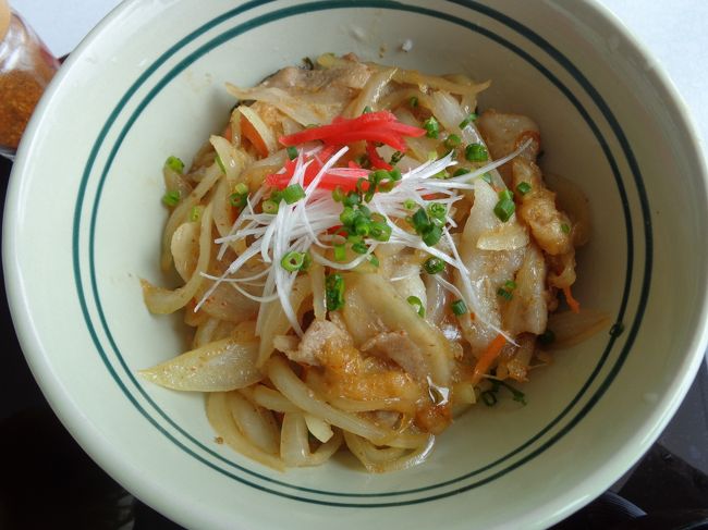 お昼は沖縄そば