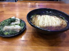 ネットでみつけた蘇州麺の店

「黄魚片面」を注文

左の具を麺の丼にダイブさせます

魚はキスみたいな感じ、味はあまり旨くなかった。。