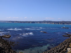 駐車場から少し登ると、海が見える場所に出た。
天気も良く、青い海がとても綺麗だ。