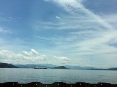 福岡に午前中到着。
レンタカーを借りて志賀島へ。

透き通った綺麗な水、波もなく想像を超えた綺麗な場所でした。

思いの外、小さな島だったので神社へお参りして、少し海に入ってランチへ。