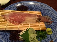 夜は福岡に戻り、屋台飯を食べて、鉄鍋餃子を食べて、締めにイカ刺し。
よく食べました。