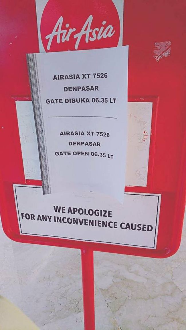 ゲートが開くのは６時３５分だよ～ん。<br />それまで、その辺で待っててねってことだよ。<br />クアラルンプールでトランジット中のまうまう夫婦にLineでお知らせ。<br />とりあえず順調　順調。<br />