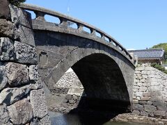 「一楽」の前にある重要文化財「幸橋」です。　平戸に来たら見逃せません。