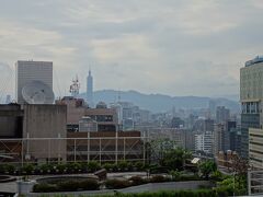 ２日目の朝になりました。この日は曇り。台北１０１がよく見えます。