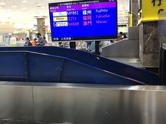 高雄国際空港に無事到着。福岡空港を定刻より早くに出発したので、到着も予定より20分程度早く到着できたみたいです。
税関もスムーズでした。