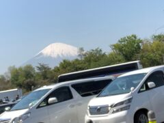 今回はバスタ新宿から高速バスで清水駅まで行きました。
途中足柄サービスエリアで休憩でした。
富士山がよく見えたのでパシャリ。