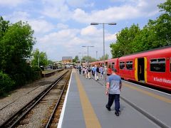 40分ぐらいかけてハンプトン・コート駅に到着。行き止まり駅なので間違うことはなさそう。