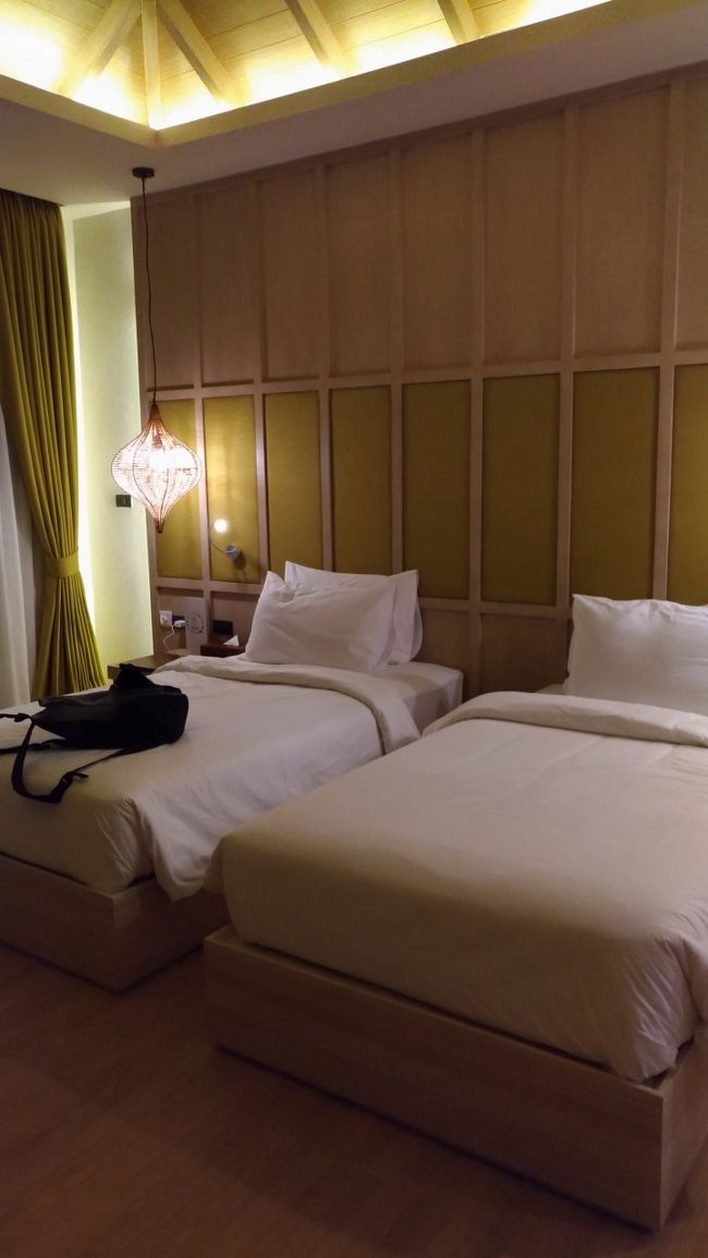 夜11頃の到着で、そこから1時間かけてカロンビーチのホテルへ。マンダラヴァ　リゾート＆スパへ4泊しました。