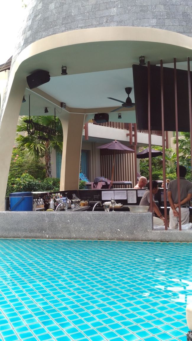 こちらのホテルはプールが5ヶ所あるんですよ。