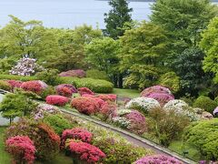 今回の宿は、芦ノ湖畔に建つ小田急山のホテル。
目的は「つつじ・しゃくなげフェア2018」を楽しむこと。

8時15分起床。
220号室のバルコニーより芦ノ湖を望む。まだ少し雨が降っている。

