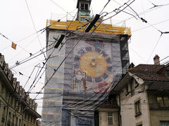時計塔。牢獄塔の前に西門として使われていた建物。ベルンで1、2を争うランドマークだろう。されども行った時は修復中。残念。