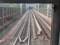 根府川駅を過ぎると根府川橋梁（白糸川橋梁）を渡ります。