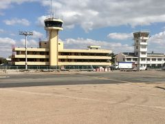 ほぼ定刻にマダガスカルに到着。

空港でガイドさんと待ち合わせして、先乗りしてる姉ちゃま滞在の
ホテルに向かいます。
